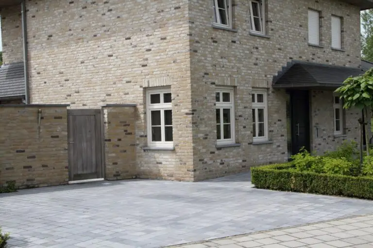 Front einer Villa in Schildow