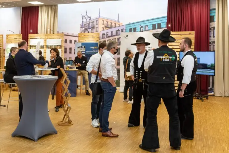 Aussteller beim 2. Deutscher Holzbau Kongress (DHK) mit Forum Holzbau