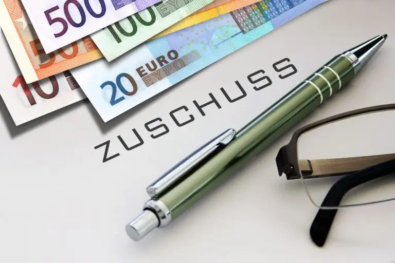 Featurefoto für Zuschuss: Geldscheine und Stift
