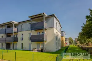 Außenansicht Haus mit Gärten