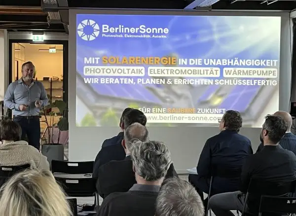 Andreas Muntinga von der Berliner Sonne machte beim ExpertenTalk „Sanierung, Heizung, An- und Umbau“ by Burchardt Immobilien am 23. April 2026 deutlich, welche Rolle Photovoltaik spielen kann.