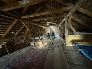 unausgebautes Dachgeschoss