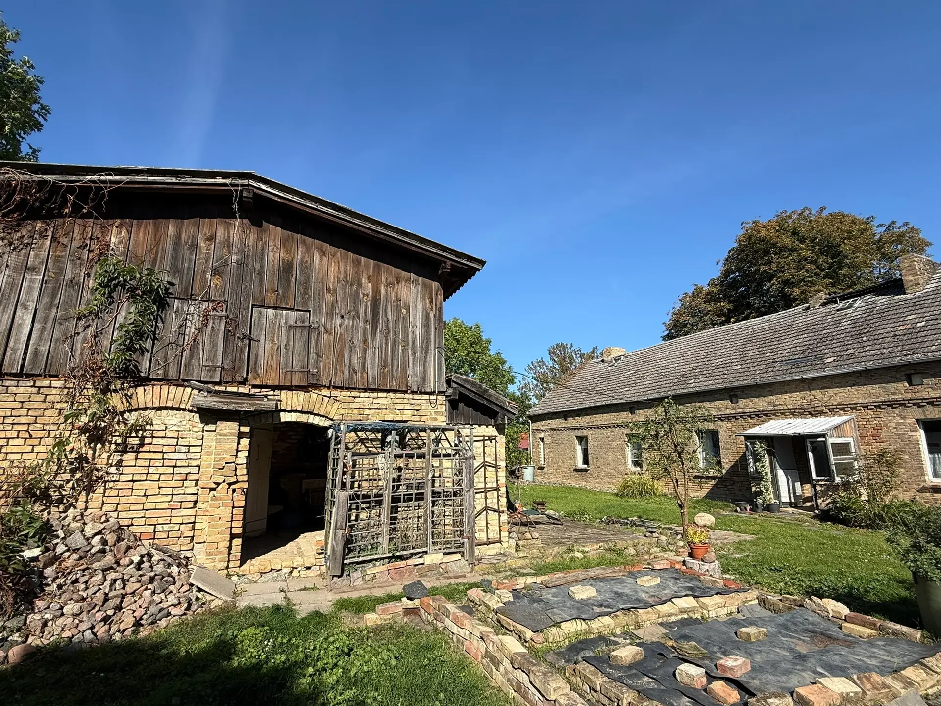 Scheune und Garten
