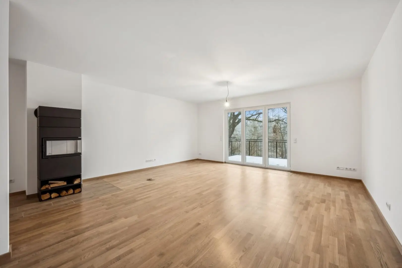 Wohnzimmer mit Kamin