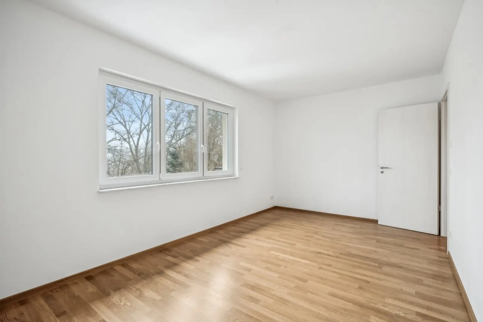 Zimmer 3 - Blick zur Tür