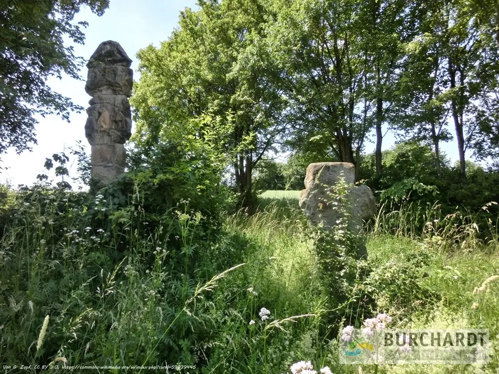 Marter und Kreuzstein bei Trebgast