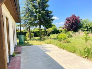 Terrasse und Gartenblick