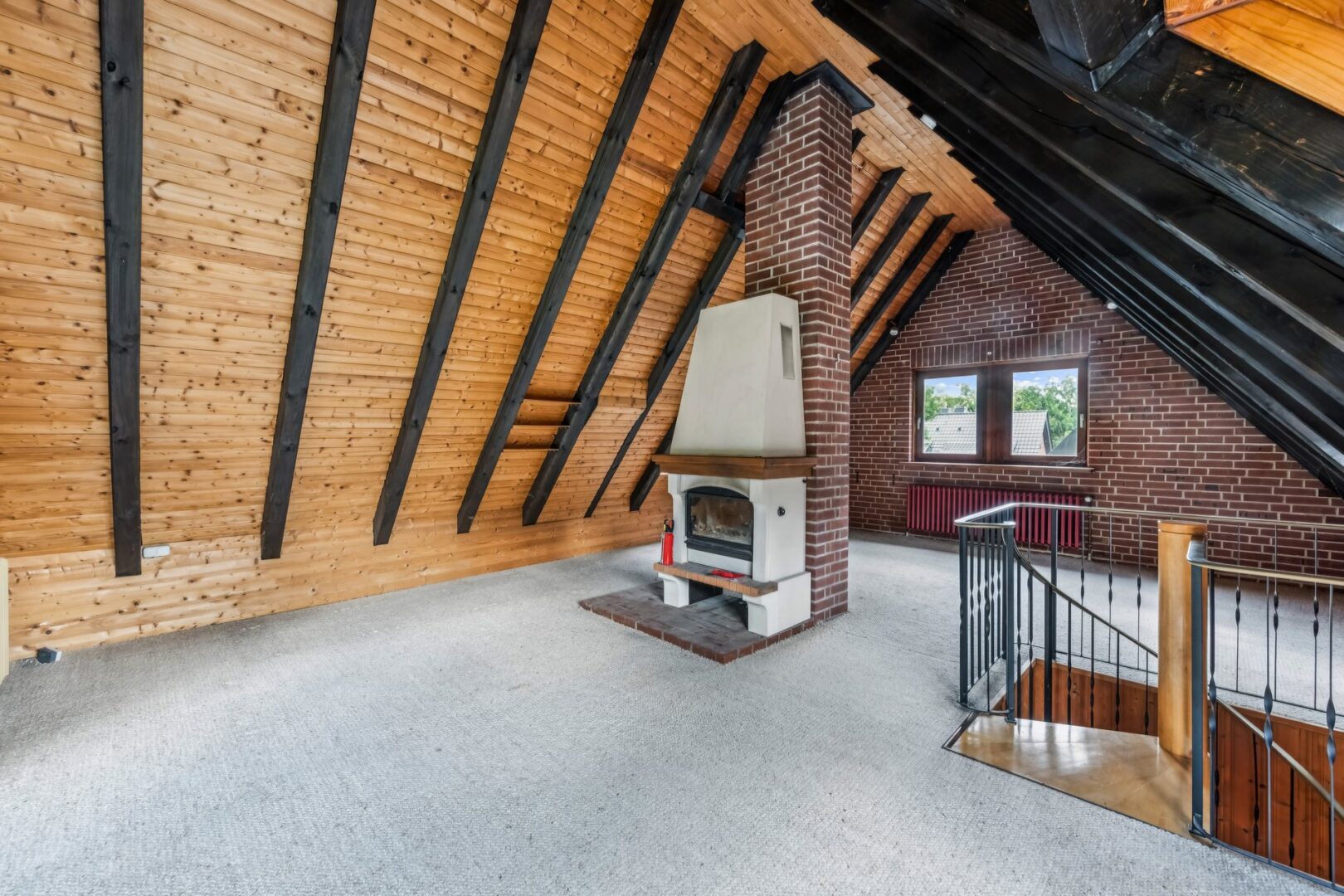 Dachgeschoß mit Kamin
