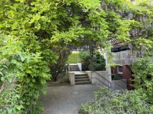 Eingansbereich im Sommer