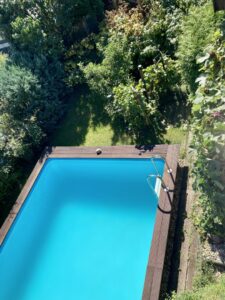 großer Pool