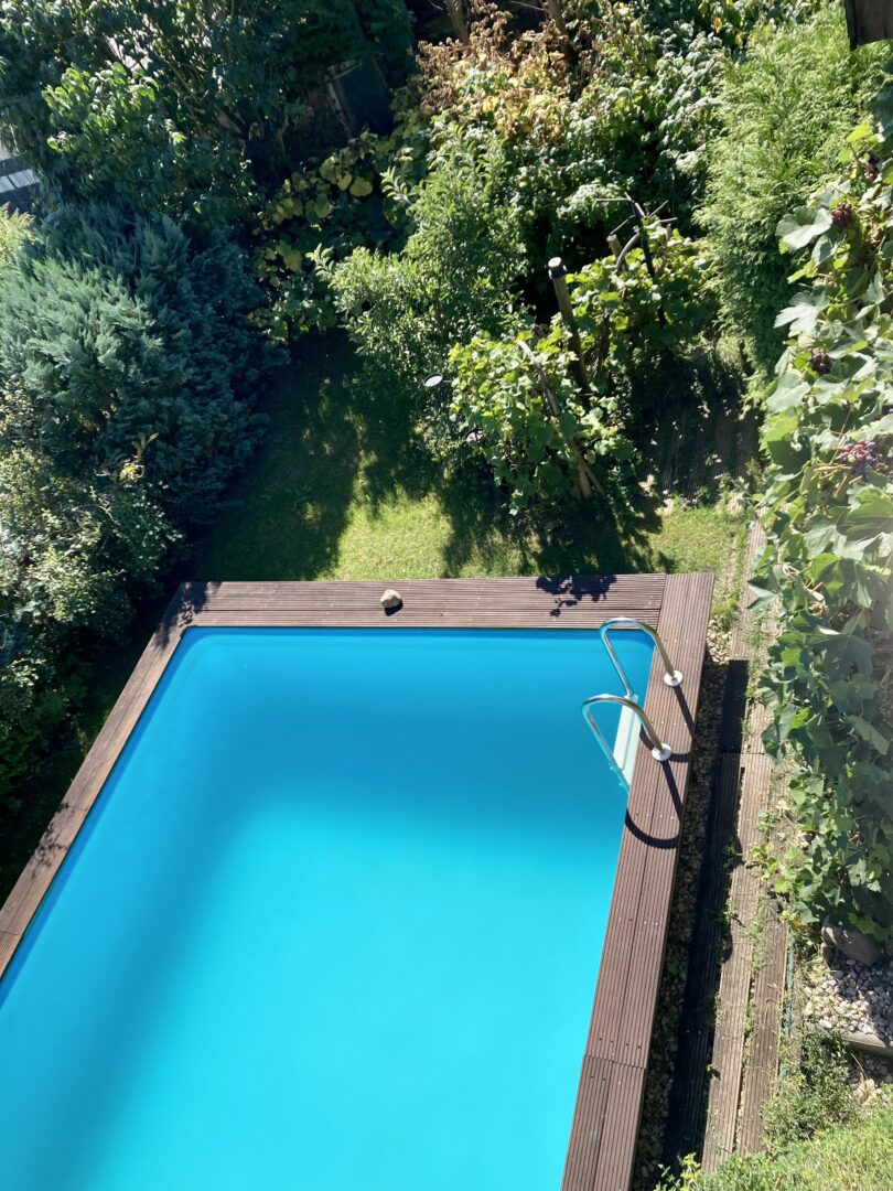großer Pool