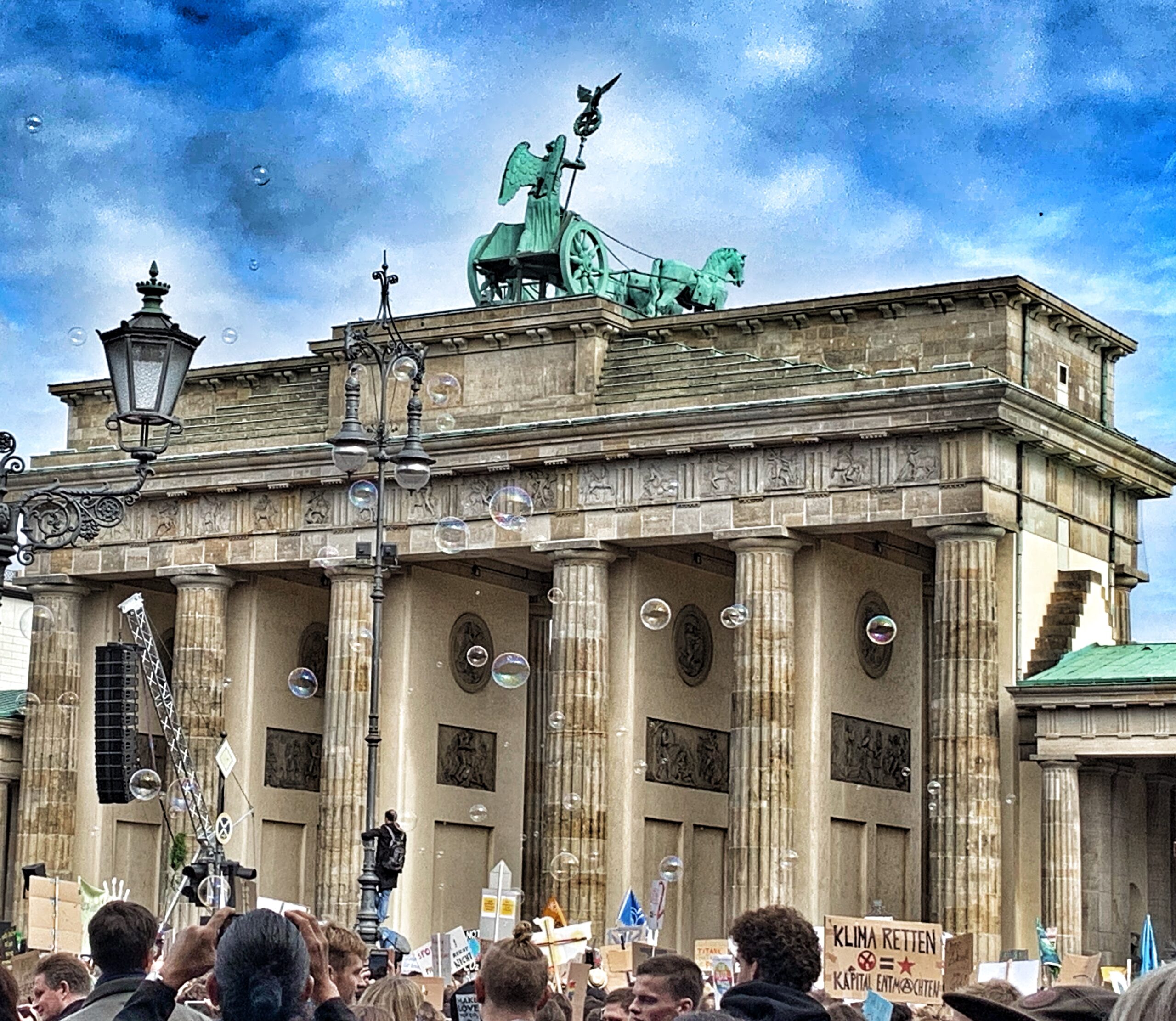 35 Fahrminuten (S1) bis zum Brandenburger Tor