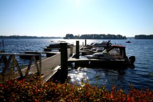 Tegeler See mit Bootsanleger