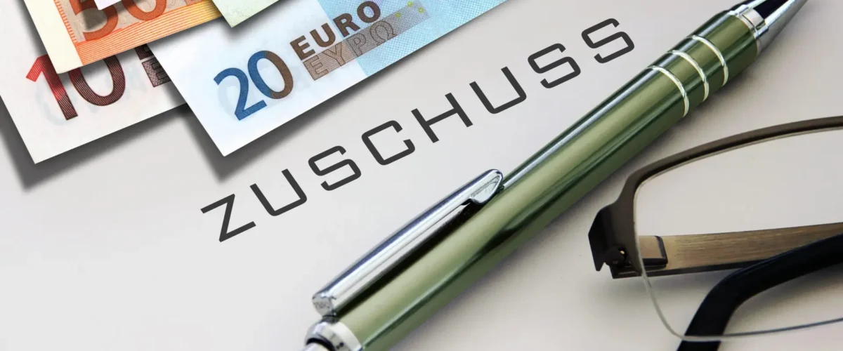 Featurefoto für Zuschuss: Geldscheine und Stift