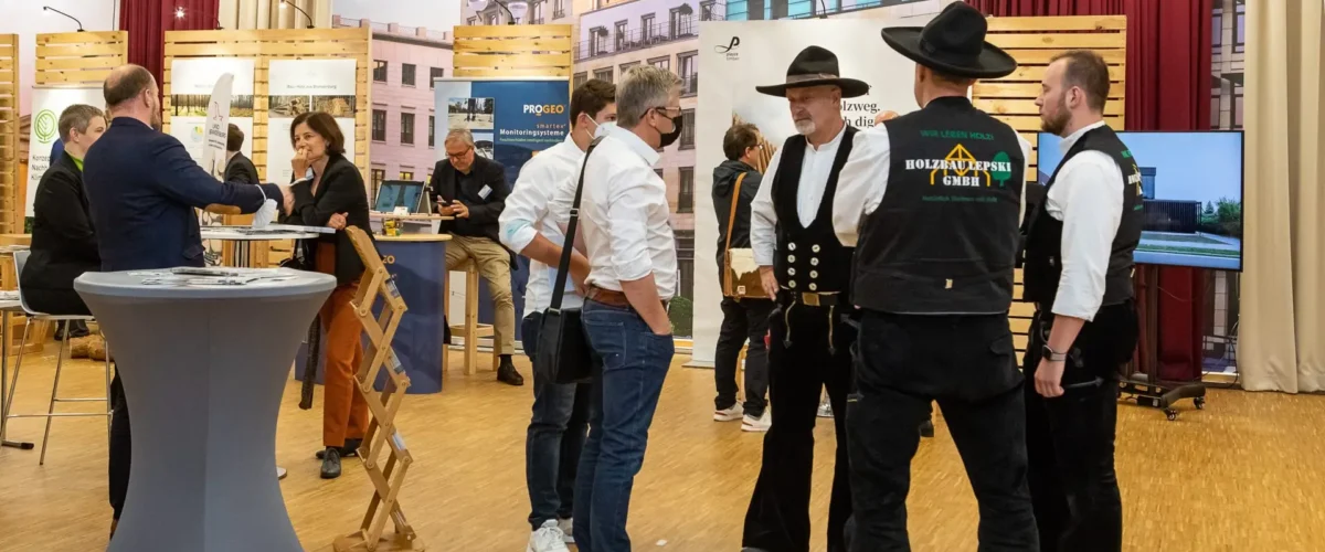 Aussteller beim 2. Deutscher Holzbau Kongress (DHK) mit Forum Holzbau