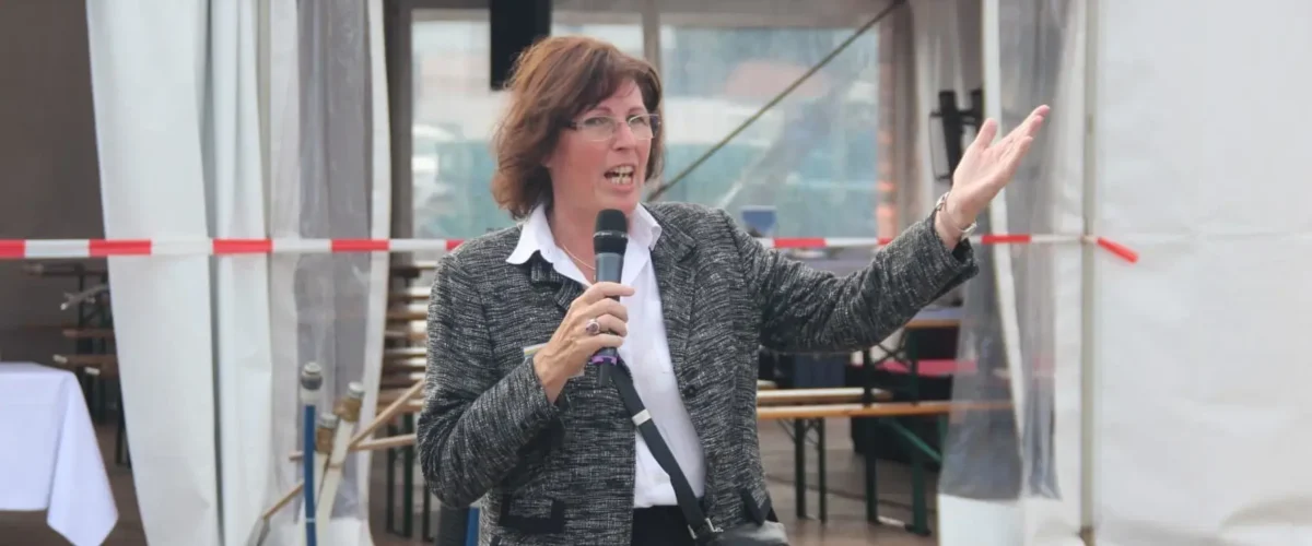 Regina Burchardt, Chefin des lokalen Vertriebsteams von Zum Glück Bötzow, beim Baufest am 2.9.2021